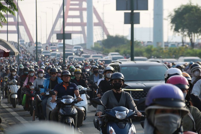 Để tho&aacute;t nỗi &aacute;m ảnh kẹt xe - Ảnh 1.