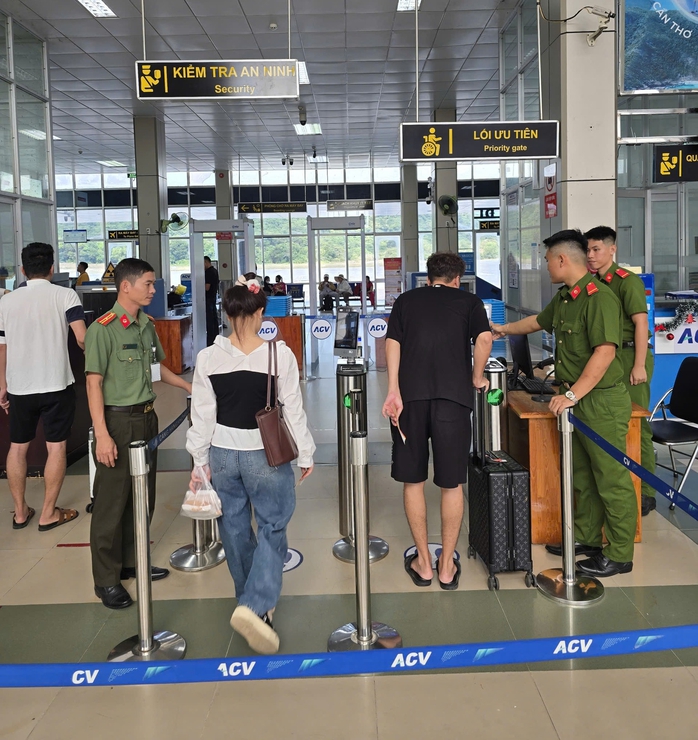 Th&ocirc;ng tin nổi bật tại TPHCM ng&agrave;y 3-5: cửa ng&otilde; ph&iacute;a T&acirc;y &ugrave;n tắc; trực thăng đưa 2 bệnh nh&acirc;n đi cấp cứu - Ảnh 3.