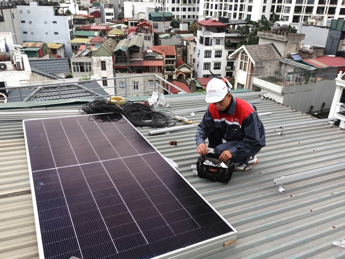 TPHCM đang c&oacute; bao nhi&ecirc;u hộ d&acirc;n lắp đặt điện năng lượng mặt trời m&aacute;i nh&agrave;? - Ảnh 1.