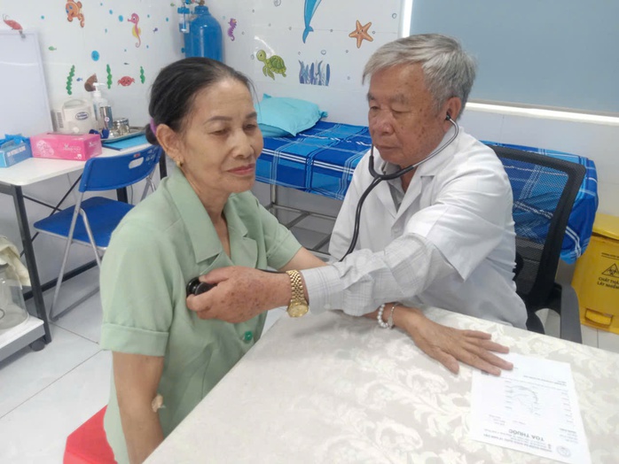 Cuộc thi viết &ldquo;L&ograve;ng tốt quanh ta lần 4&rdquo;: H&agrave;nh tr&igrave;nh &yacute; nghĩa của b&aacute;c sĩ C&aacute;c - Ảnh 1.