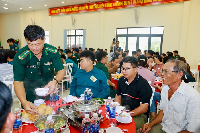 Lan tỏa ý thức bảo vệ chủ quyền biển đảo từ chương trình "Ăn sáng cùng ngư dân" - Ảnh 1.