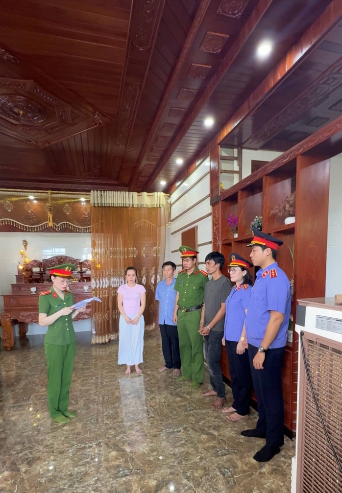 Lừa b&aacute;n đất với sổ hồng giả: Phan Ngọc Linh chiếm đoạt hơn 500 triệu đồng - Ảnh 2.