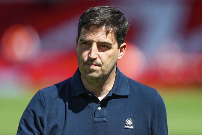 Liverpool sa thải HLV Arne Slot, sẵn s&agrave;ng mời Andoni Iraola kế nhiệm - Ảnh 3.