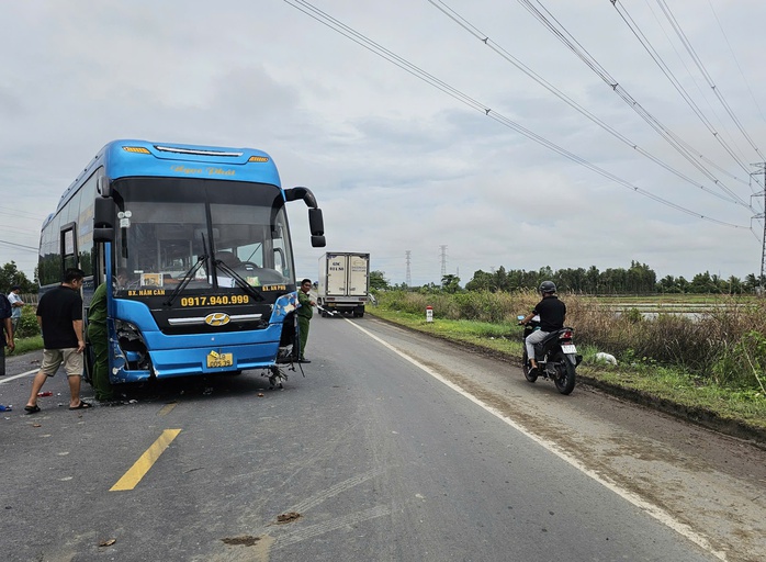Cần Thơ: Tai nạn giao th&ocirc;ng nghi&ecirc;m trọng khiến 2 người tử vong , c&oacute; thai phụ - Ảnh 1.