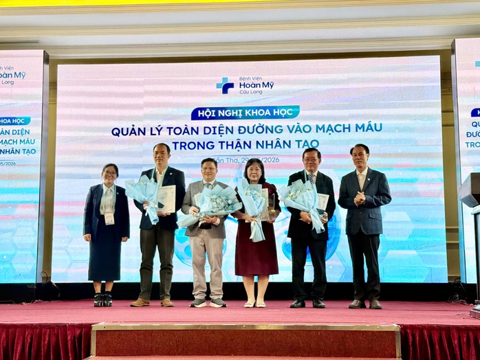 100 b&aacute;c sĩ, chuy&ecirc;n gia y tế tham dự hội thảo khoa học tại Cần Thơ - Ảnh 3.