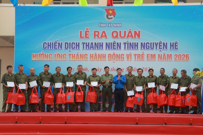 Tây Ninh ra quân Chiến dịch Thanh niên tình nguyện hè với nguồn lực hơn 6 tỉ đồng - Ảnh 14.