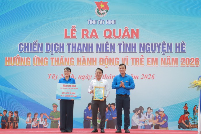 Tây Ninh ra quân Chiến dịch Thanh niên tình nguyện hè với nguồn lực hơn 6 tỉ đồng - Ảnh 9.