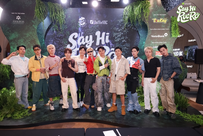 "Say Hi" rực rỡ: Dàn anh trai rời sân khấu, bước vào hành trình sinh tồn giữa thiên nhiên hoang dã - Ảnh 1.