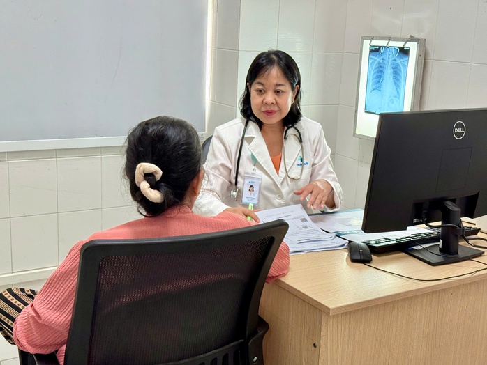 100 b&aacute;c sĩ, chuy&ecirc;n gia y tế tham dự hội thảo khoa học tại Cần Thơ - Ảnh 4.