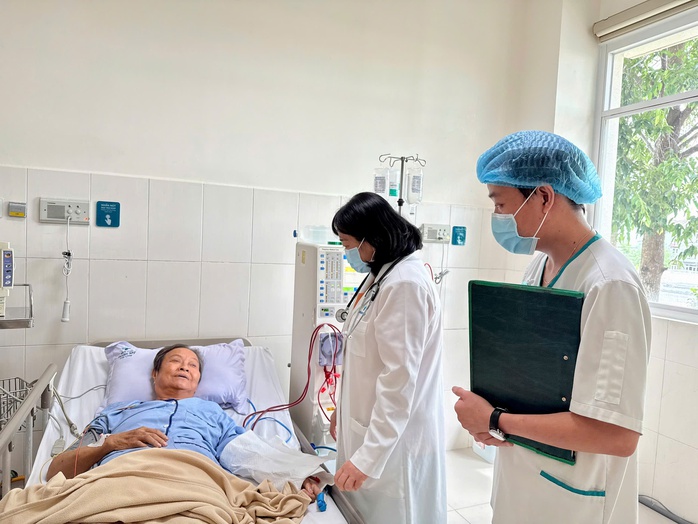 100 b&aacute;c sĩ, chuy&ecirc;n gia y tế tham dự hội thảo khoa học tại Cần Thơ - Ảnh 6.