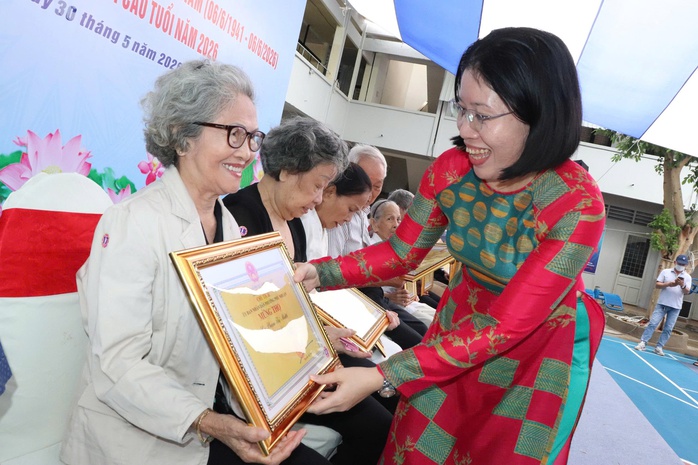 TPHCM: Phường Phú Nhuận chúc thọ hơn 1.000 người cao tuổi - Ảnh 1.