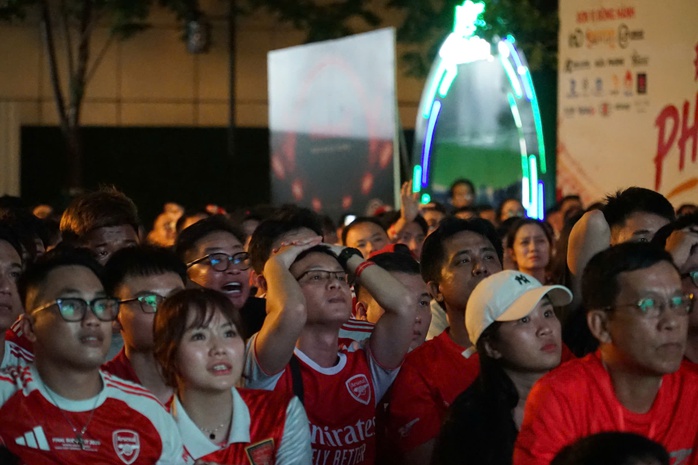 Diễn vi&ecirc;n Phương Nam "mưa đỏ" thất thần khi Aresenal thua ngược - Ảnh 5.