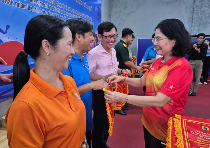 Sôi nổi giải bóng bàn CNVC-LĐ phường Trung Mỹ Tây - Ảnh 1.