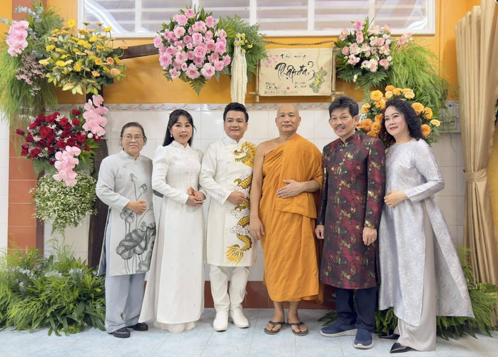 NSƯT nhạc sĩ V&otilde; Thanh Li&ecirc;m, Minh Ngọc, &Aacute;nh Ngọc - 21 năm thắp s&aacute;ng m&ugrave;a Phật đản bằng tiếng h&aacute;t - Ảnh 8.