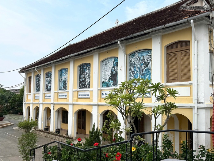 TP HCM ấm &aacute;p, th&acirc;n thương: Sức sống mới tr&ecirc;n b&aacute;n đảo Thủ Thi&ecirc;m - Ảnh 2.