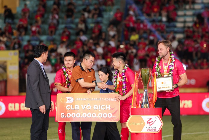CLB Công an Hà Nội thắng thuyết phục Becamex TP HCM, đăng quang V-League hoành tráng - Ảnh 1.