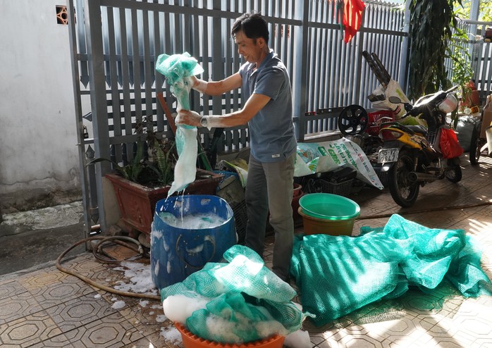 Những túi lưới mang th&ocirc;ng đi&ecirc;̣p xanh - Ảnh 2.