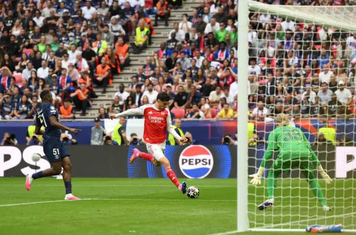 Paris hỗn loạn trong đ&ecirc;m PSG đăng quang Champions League - Ảnh 1.