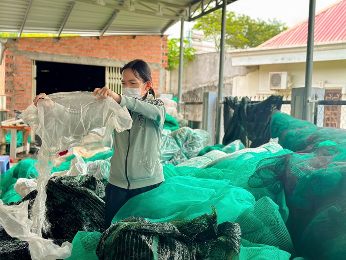 Những túi lưới mang th&ocirc;ng đi&ecirc;̣p xanh - Ảnh 1.
