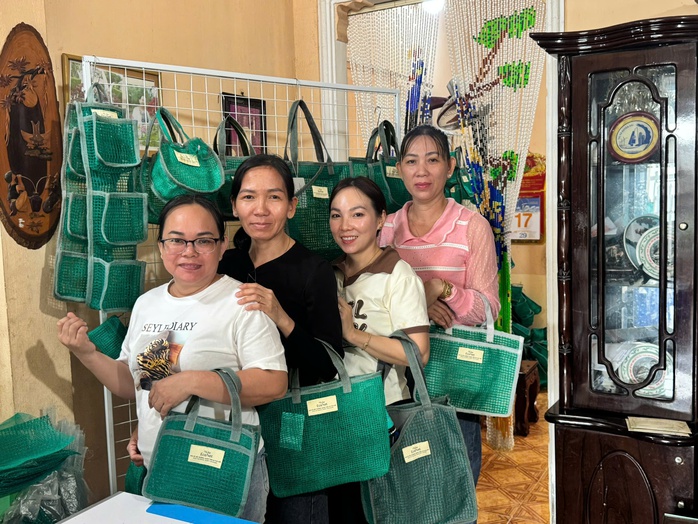 Những túi lưới mang th&ocirc;ng đi&ecirc;̣p xanh - Ảnh 5.
