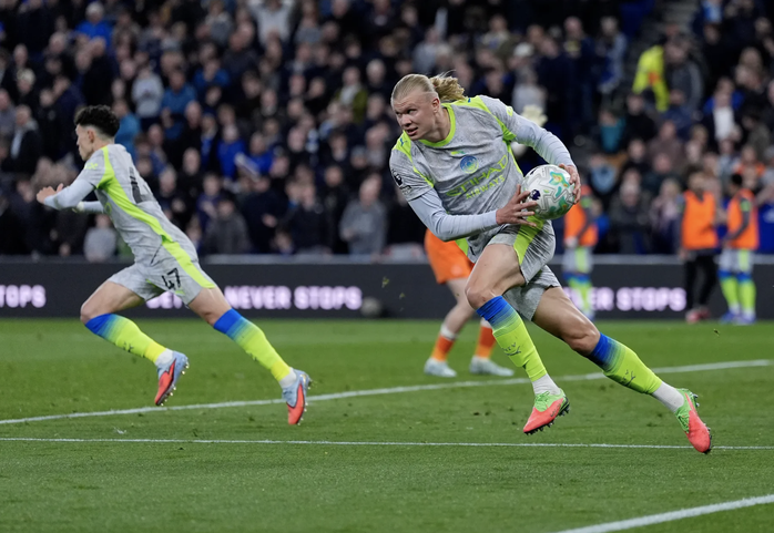 Rượt đuổi trận cầu 6 b&agrave;n, Man City tho&aacute;t thua kh&ocirc;ng tưởng trước Everton - Ảnh 6.