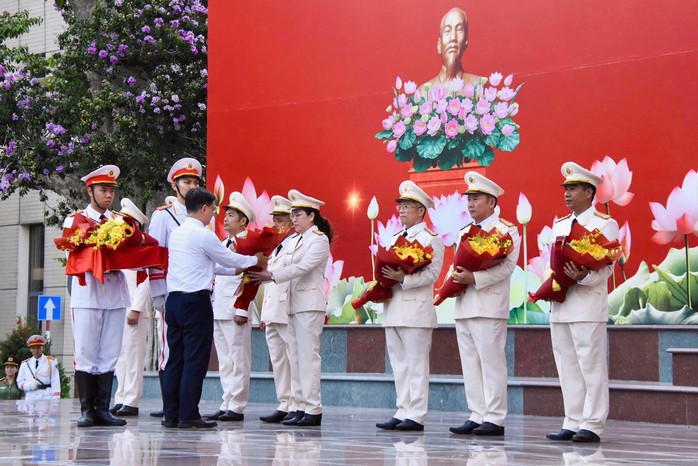 Một Đội thuộc C&ocirc;ng an TPHCM nhận danh hiệu Anh h&ugrave;ng Lực lượng vũ trang nh&acirc;n d&acirc;n - Ảnh 3.