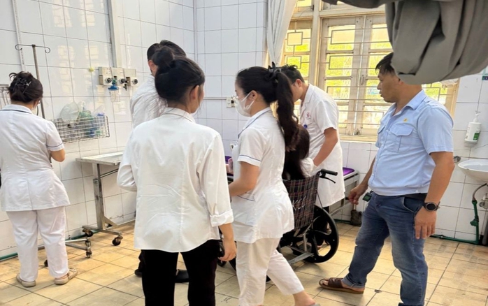 Sự cố xuồng vịnh Hạ Long khiến 3 người bị thương trong chuyến du lịch - Ảnh 2.