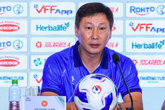 HLV Kim Sang-sik vinh dự nhận Bằng khen của Thủ tướng Ch&iacute;nh phủ - Ảnh 5.