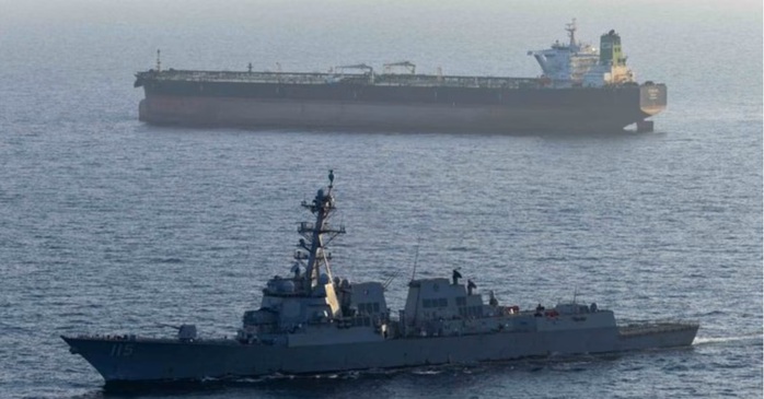 Iran đ&ograve;i biến Hormuz th&agrave;nh nghĩa địa t&agrave;u chiến Mỹ, si&ecirc;u t&agrave;u dầu Iran thứ 2 tho&aacute;t đến Indonesia - Ảnh 1.
