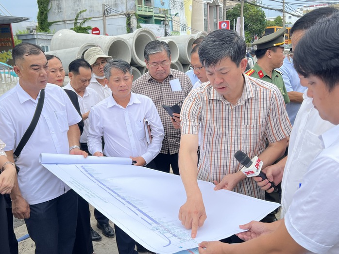 CLIP: Chỉ đạo "n&oacute;ng" của B&iacute; thư Th&agrave;nh ủy Cần Thơ khi kiểm tra dự &aacute;n 7 km hơn 7.000 tỉ đồng - Ảnh 2.