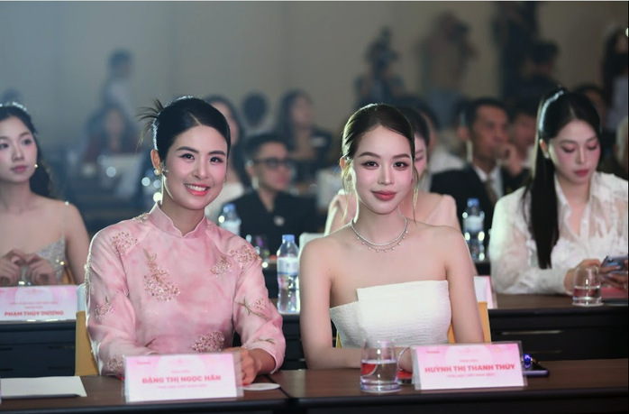 Hoa hậu Việt Nam h&ograve;a quyện giữa vẻ đẹp nội t&acirc;m v&agrave; ngoại h&igrave;nh - Ảnh 3.