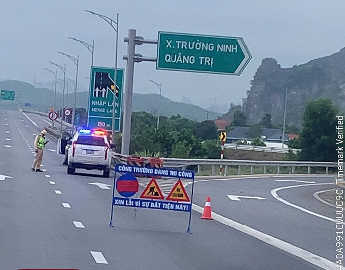 Cao tốc Vũng &Aacute;ng - Cam Lộ cấm đường ng&agrave;y 5-5 để lắp hệ thống thu ph&iacute; - Ảnh 2.