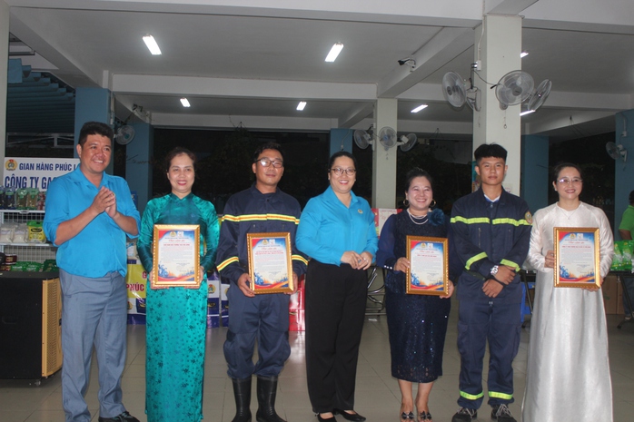 C&ocirc;ng đo&agrave;n phường H&ograve;a Hưng khởi động chuỗi hoạt động chăm lo người lao động - Ảnh 3.