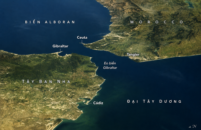 Eo biển chiến lược đối mặt s&oacute;ng gi&oacute;: Tầm quan trọng vượt trội mang t&ecirc;n Gibraltar - Ảnh 2.