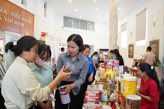 Phường Di&ecirc;n Hồng ra mắt nhiều c&ocirc;ng tr&igrave;nh hưởng ứng Th&aacute;ng C&ocirc;ng nh&acirc;n - Ảnh 3.