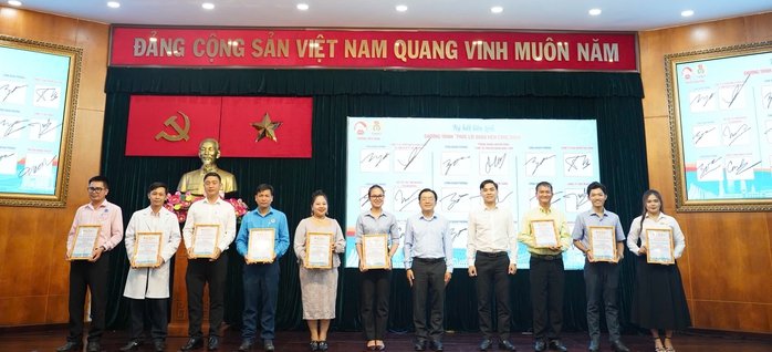Phường Di&ecirc;n Hồng ra mắt nhiều c&ocirc;ng tr&igrave;nh hưởng ứng Th&aacute;ng C&ocirc;ng nh&acirc;n - Ảnh 1.