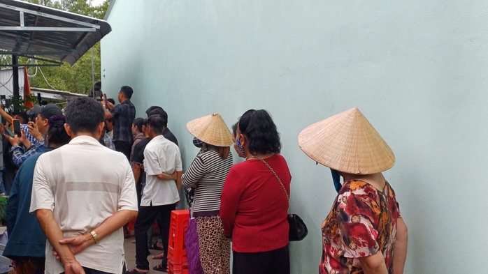 Nghẹn ng&agrave;o gi&acirc;y ph&uacute;t tiễn đưa 2 nạn nh&acirc;n trong vụ thảm &aacute;n ở T&acirc;y Ninh - Ảnh 2.