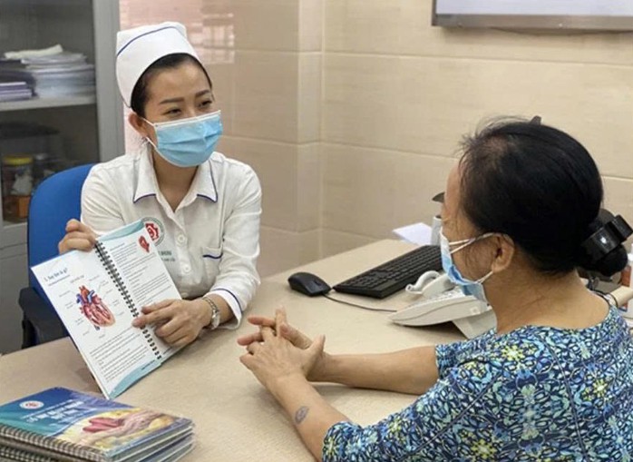 Từ 1-7, Bộ Y tế dừng cấp giấy ph&eacute;p, chứng chỉ h&agrave;nh nghề kh&aacute;m chữa bệnh - Ảnh 1.
