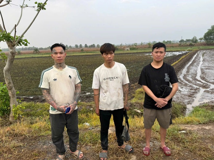3 Người nhập cảnh tr&aacute;i ph&eacute;p từ Campuchia bị bắt sau 24 giờ t&igrave;m việc nhẹ lương cao - Ảnh 1.