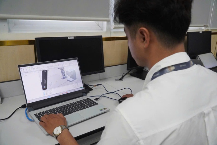 Tung học bổng thu hút sinh viên vào ngành mũi nhọn - Ảnh 1.