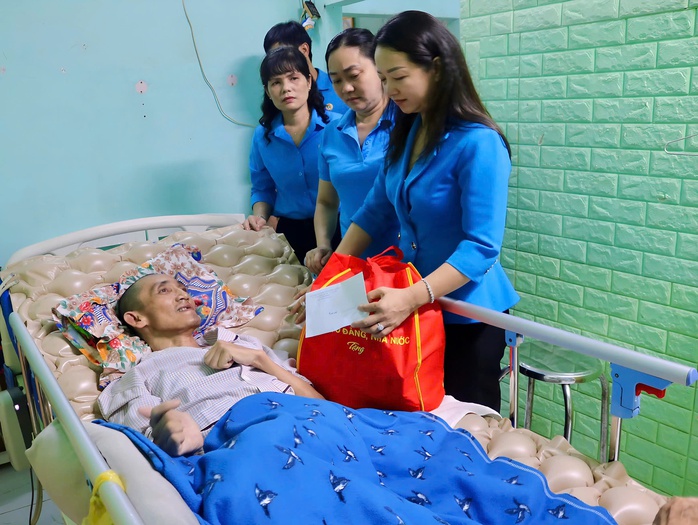 X&oacute;t xa ho&agrave;n cảnh nhiều c&ocirc;ng nh&acirc;n ở Cần Thơ mất khả năng l&agrave;m việc v&igrave; tai nạn - Ảnh 2.