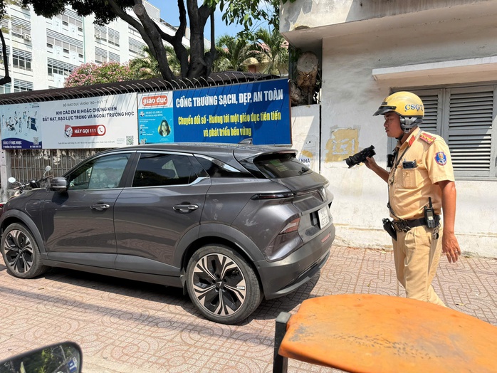 Bất ngờ h&igrave;nh ảnh trước cổng Bệnh viện Đa khoa Thủ Đức - Ảnh 2.