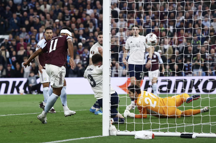 Aston Villa đại thắng Nottingham Forest, v&agrave;o chung kết Europa League sau 44 năm - Ảnh 3.