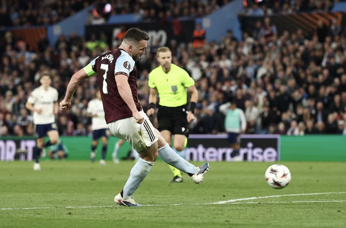 Aston Villa đại thắng Nottingham Forest, v&agrave;o chung kết Europa League sau 44 năm - Ảnh 5.