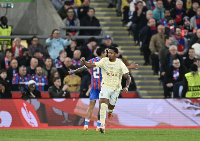 Crystal Palace lần đầu v&agrave;o chung kết c&uacute;p ch&acirc;u &Acirc;u, b&oacute;ng đ&aacute; Anh lập kỳ t&iacute;ch - Ảnh 5.