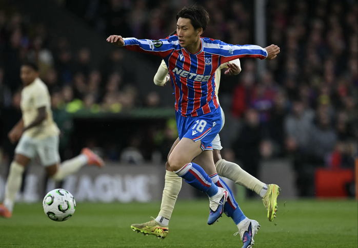 Crystal Palace lần đầu v&agrave;o chung kết c&uacute;p ch&acirc;u &Acirc;u, b&oacute;ng đ&aacute; Anh lập kỳ t&iacute;ch - Ảnh 2.