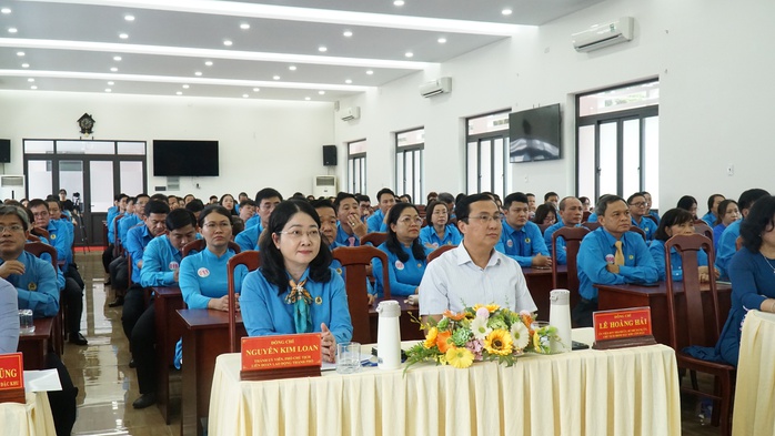 Biến việc học tập B&aacute;c th&agrave;nh nhu cầu tự th&acirc;n của mỗi c&aacute;n bộ C&ocirc;ng đo&agrave;n, người lao động - Ảnh 1.