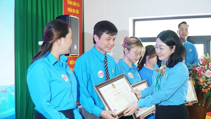 Biến việc học tập B&aacute;c th&agrave;nh nhu cầu tự th&acirc;n của mỗi c&aacute;n bộ C&ocirc;ng đo&agrave;n, người lao động - Ảnh 3.