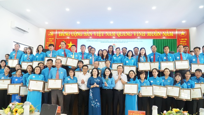 Biến việc học tập B&aacute;c th&agrave;nh nhu cầu tự th&acirc;n của mỗi c&aacute;n bộ C&ocirc;ng đo&agrave;n, người lao động - Ảnh 5.