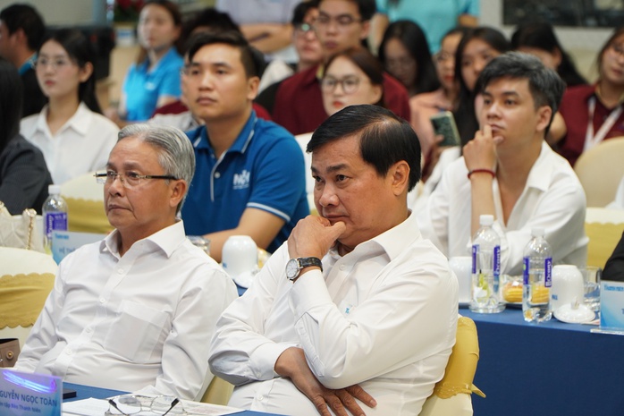 Hoa hậu Lương Th&ugrave;y Linh l&agrave;m gi&aacute;m khảo Cuộc thi Sống đẹp của b&aacute;o Thanh Ni&ecirc;n - Ảnh 9.